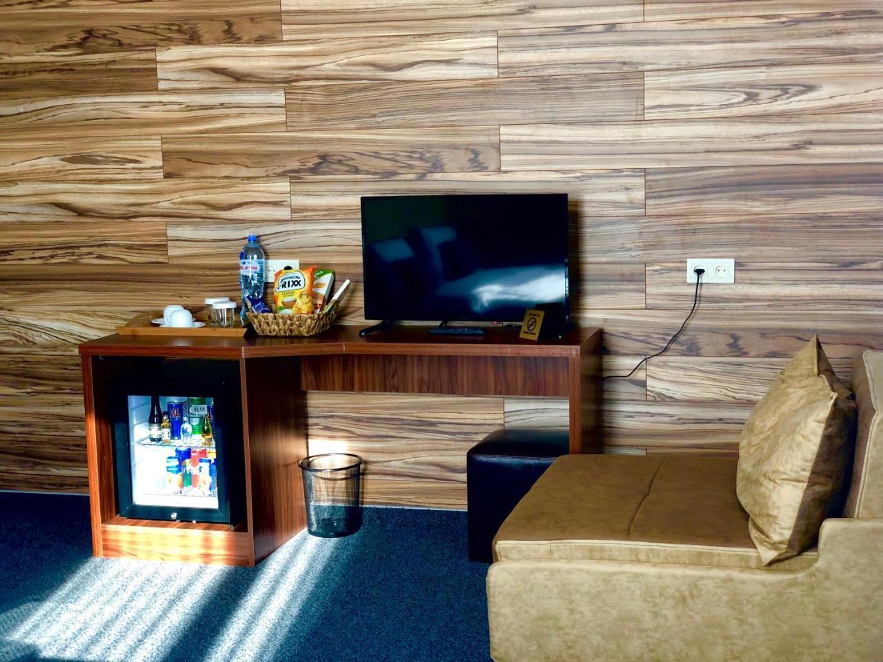 Tbili Hotel Тбилиси Экстерьер фото