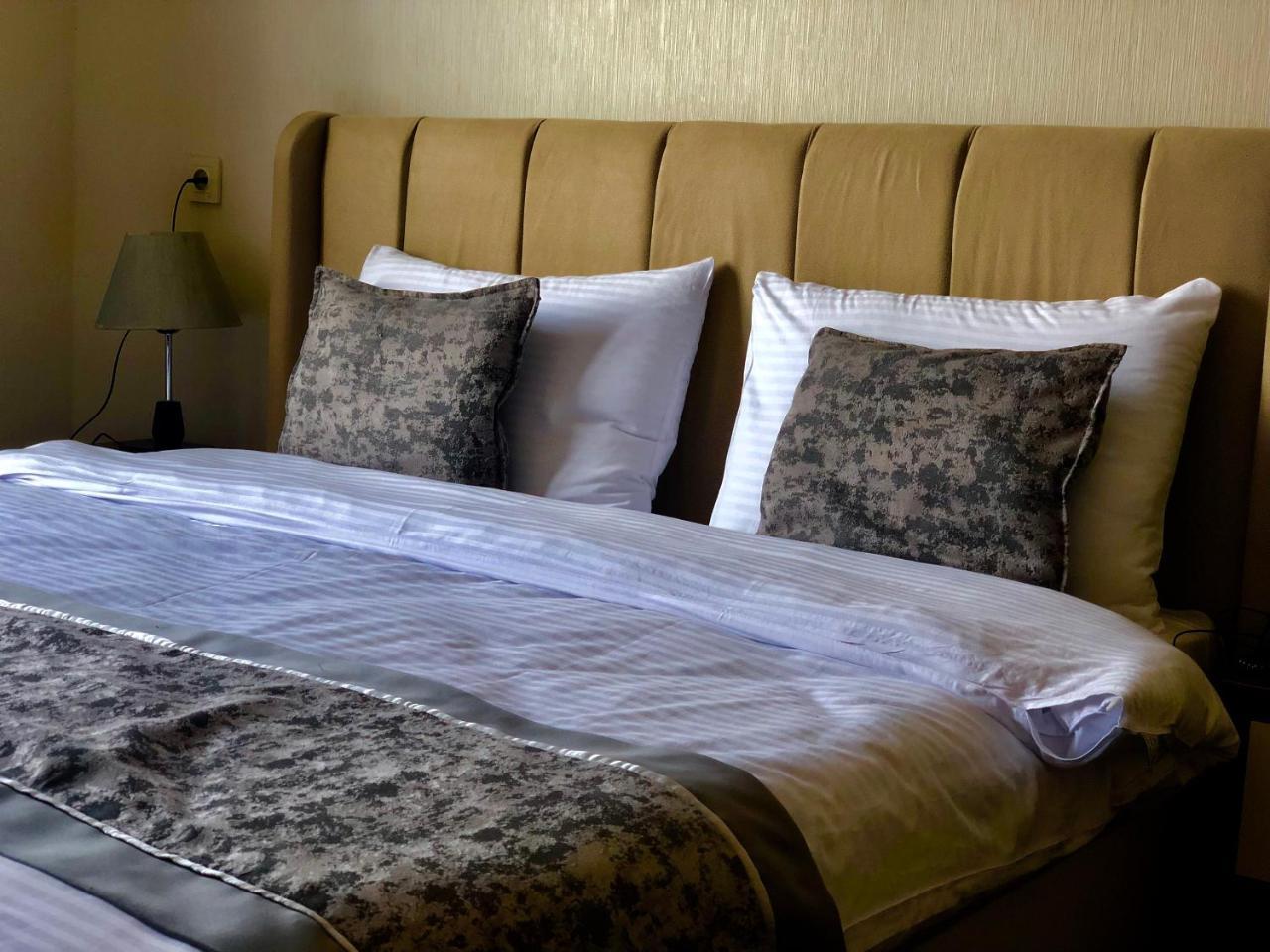 Tbili Hotel Тбилиси Экстерьер фото