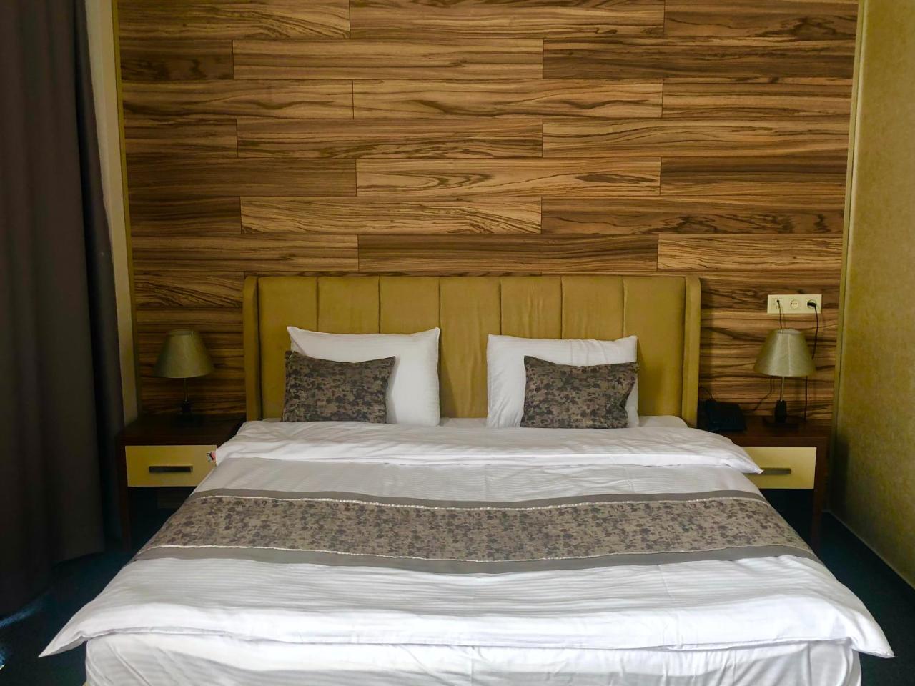 Tbili Hotel Тбилиси Экстерьер фото
