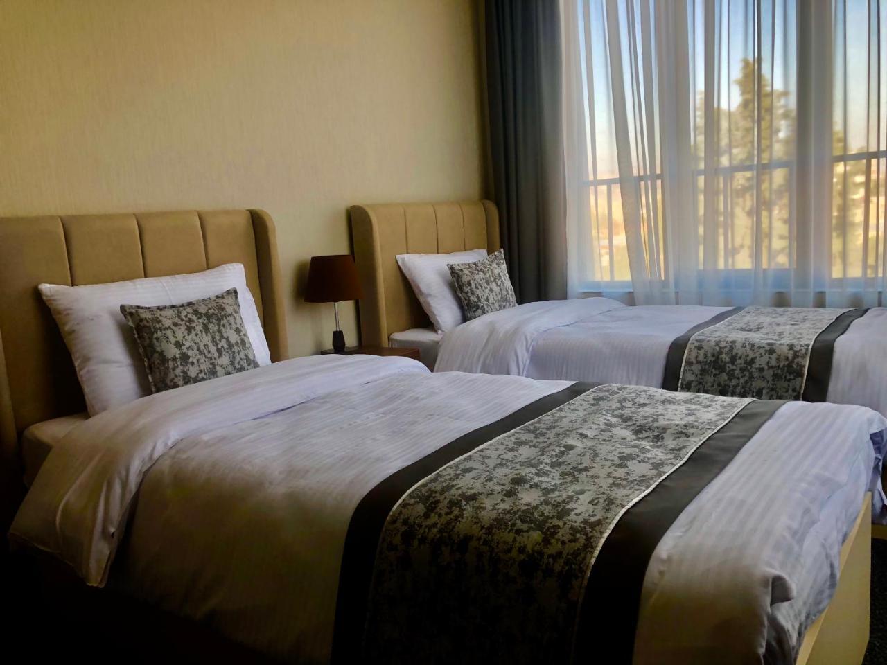 Tbili Hotel Тбилиси Экстерьер фото