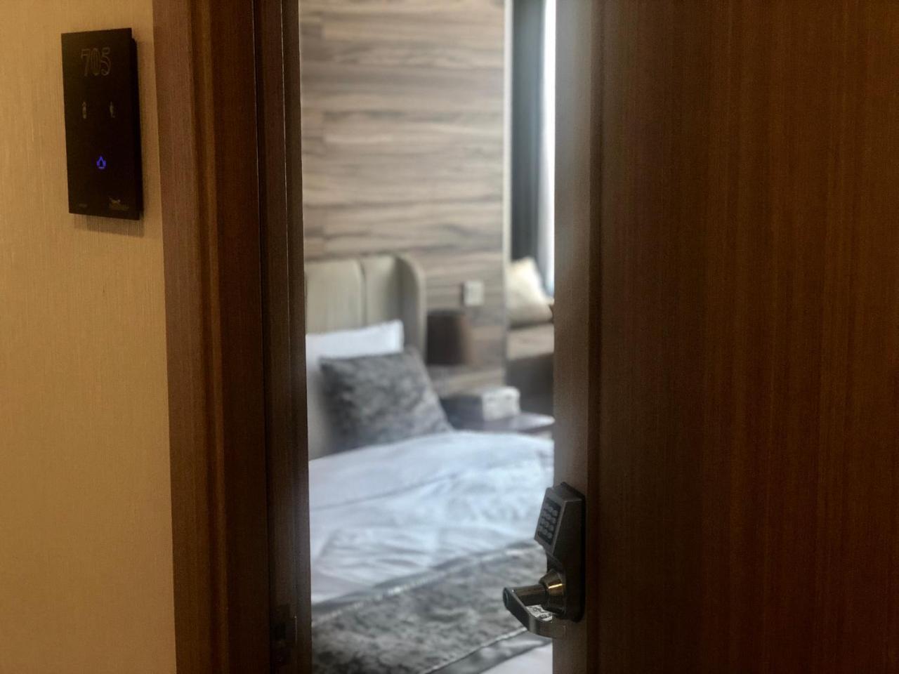 Tbili Hotel Тбилиси Экстерьер фото