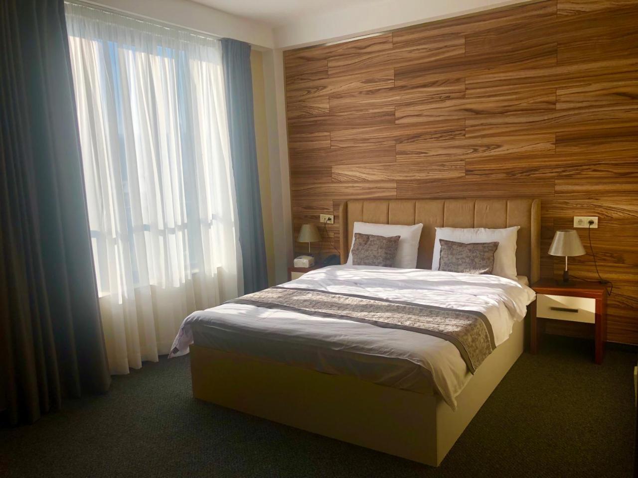 Tbili Hotel Тбилиси Экстерьер фото