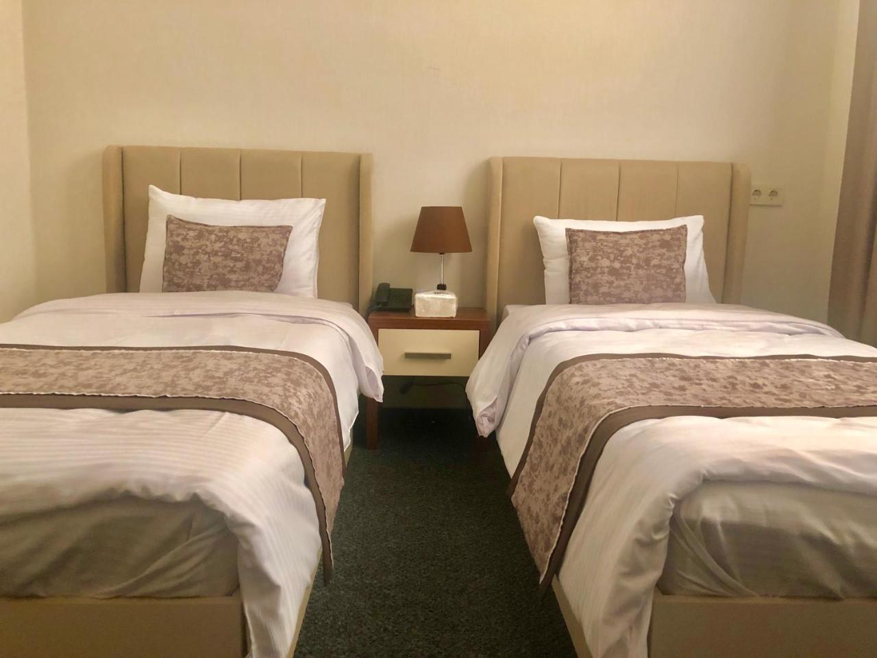 Tbili Hotel Тбилиси Экстерьер фото