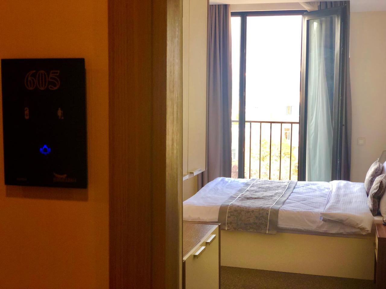 Tbili Hotel Тбилиси Экстерьер фото