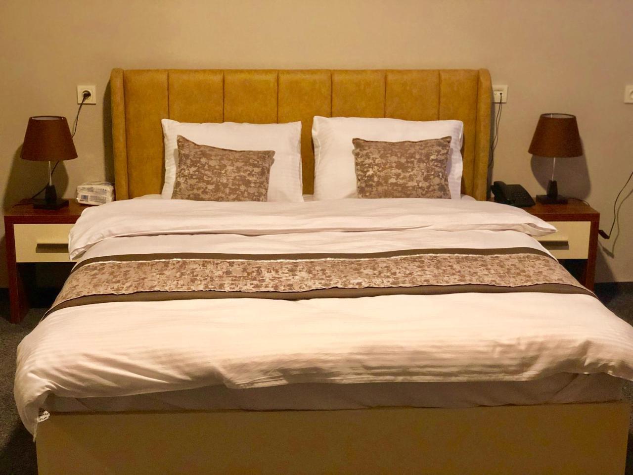 Tbili Hotel Тбилиси Экстерьер фото