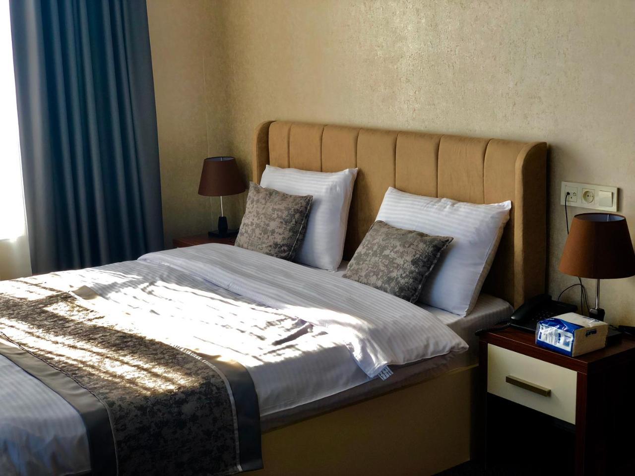 Tbili Hotel Тбилиси Экстерьер фото