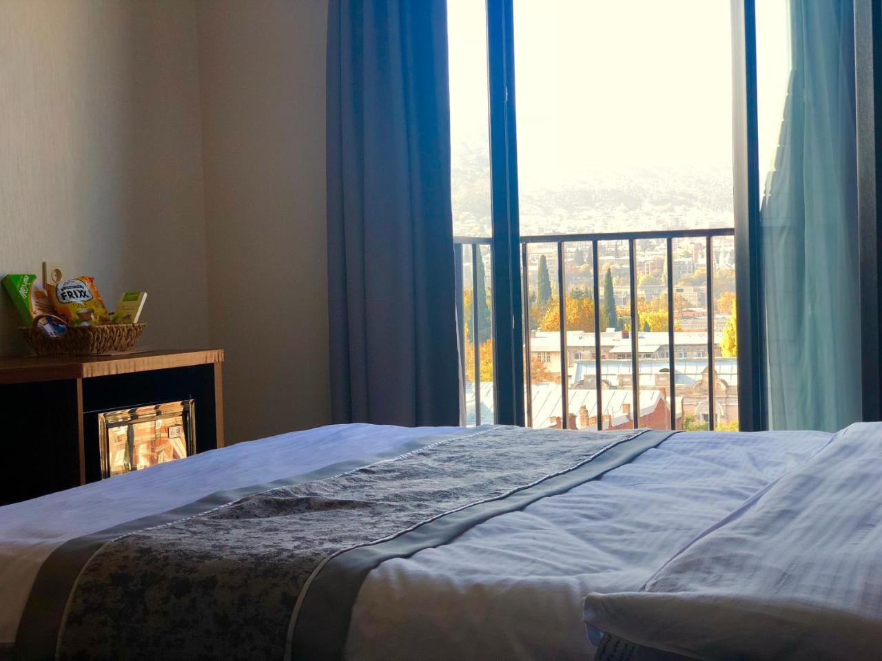 Tbili Hotel Тбилиси Экстерьер фото