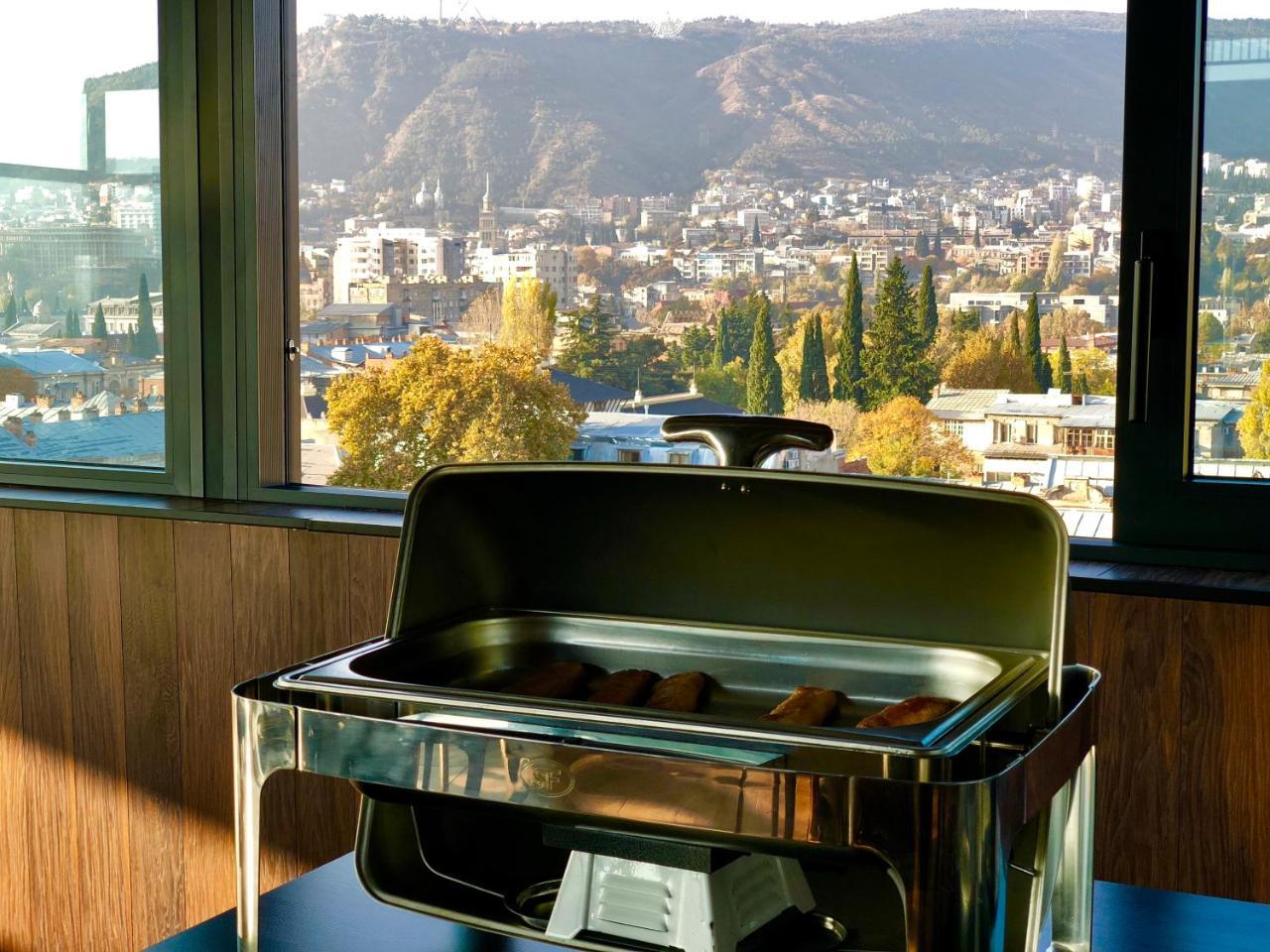 Tbili Hotel Тбилиси Экстерьер фото