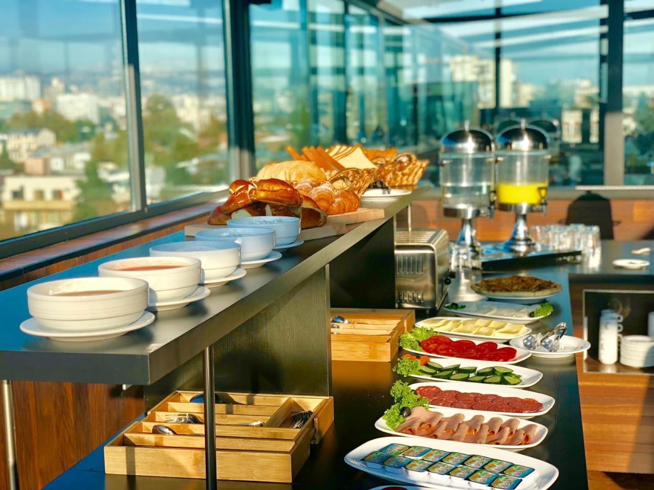 Tbili Hotel Тбилиси Экстерьер фото