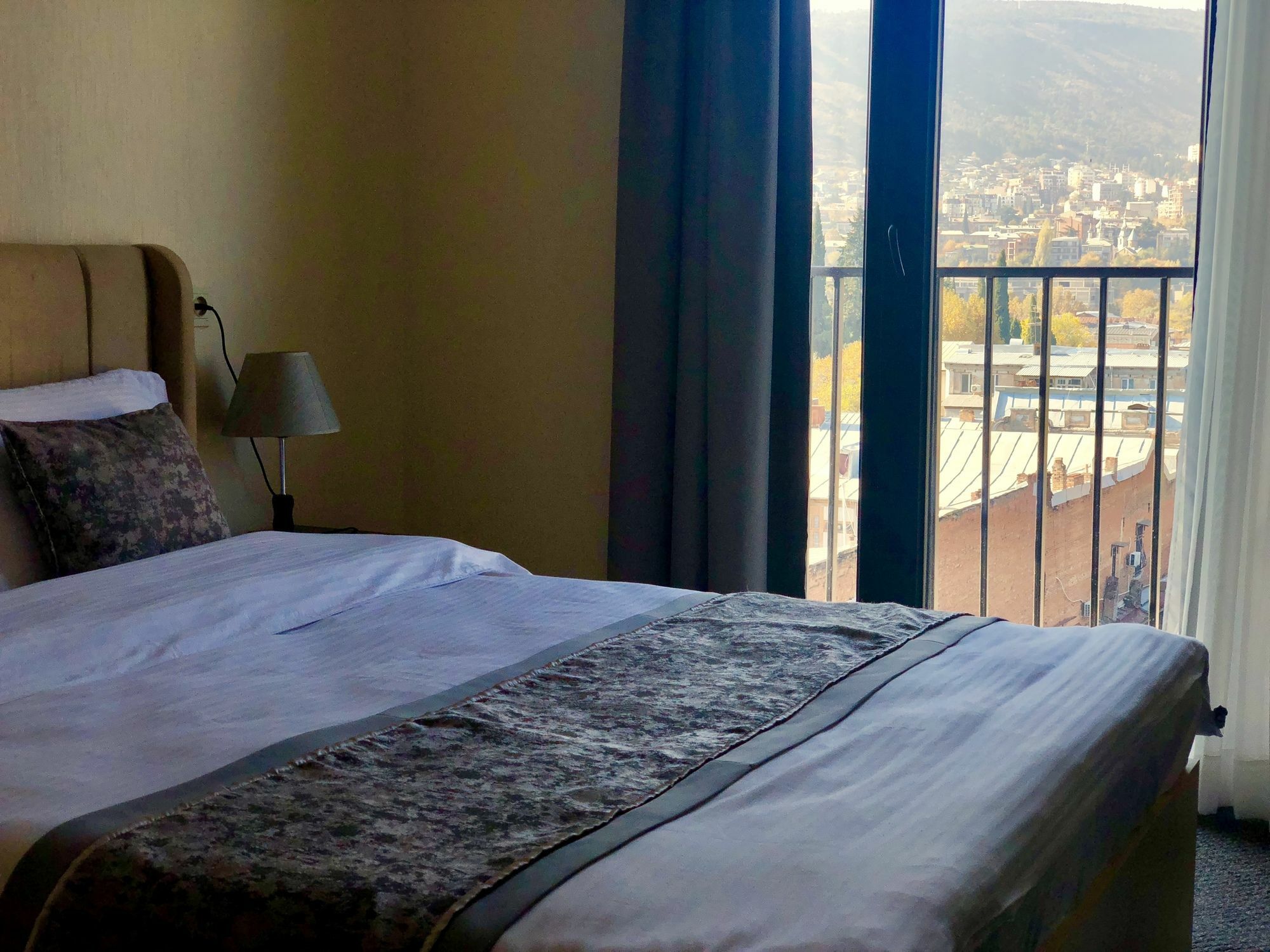 Tbili Hotel Тбилиси Экстерьер фото
